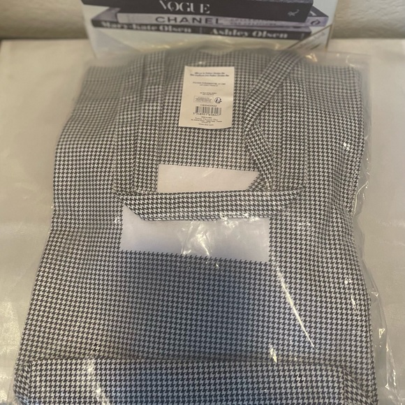 CHRISTIAN DIOR 2 PCS . PARIS BEAUTE TOTE NIP & DIOR MIRROR NIB 100% 🖤🤍 - Picture 5 of 5